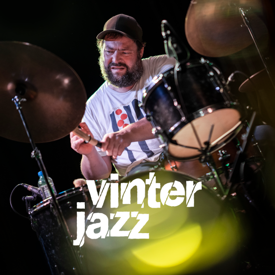 Kresten Osgood bag trommerne.