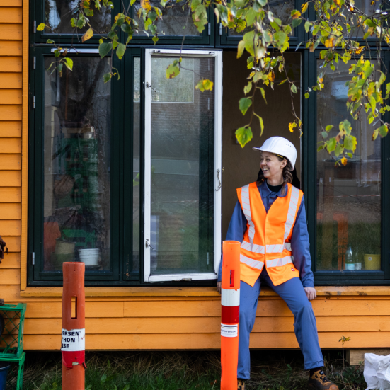 Maria Viftrup foran "Småtingsafdelingen"