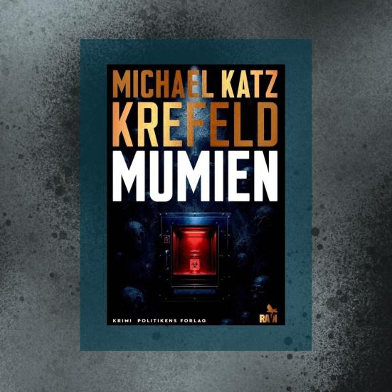 Coveret til "Mumien" indrammet af et blågrønt felt og mørke stænk.