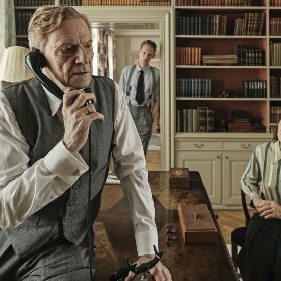 Stillbillede af Jesper Christensen og Bodil Jørgensen fra filmen "De forbandede år"