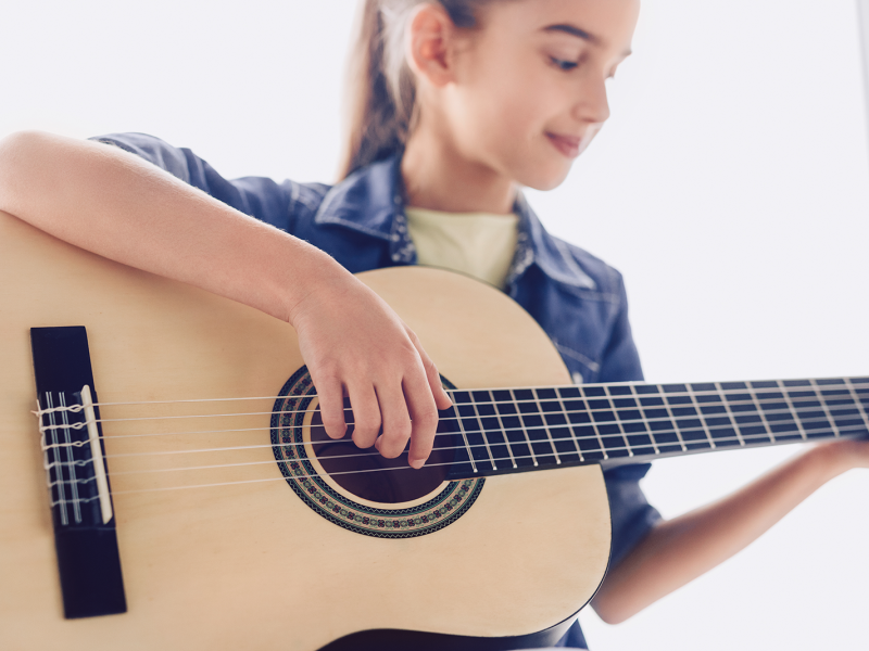 Pige med guitar