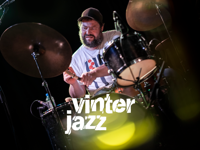 Kresten Osgood bag trommerne.