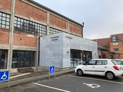 Indgangen til Vejle Bibliotek - Farveriet.