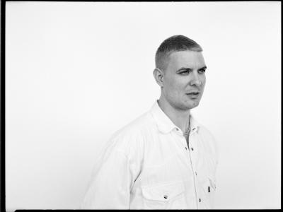 Caspar Eric fotograferet af Petra Kleis i 2025 (Gyldendal)
