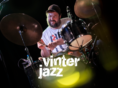 Kresten Osgood bag trommerne.