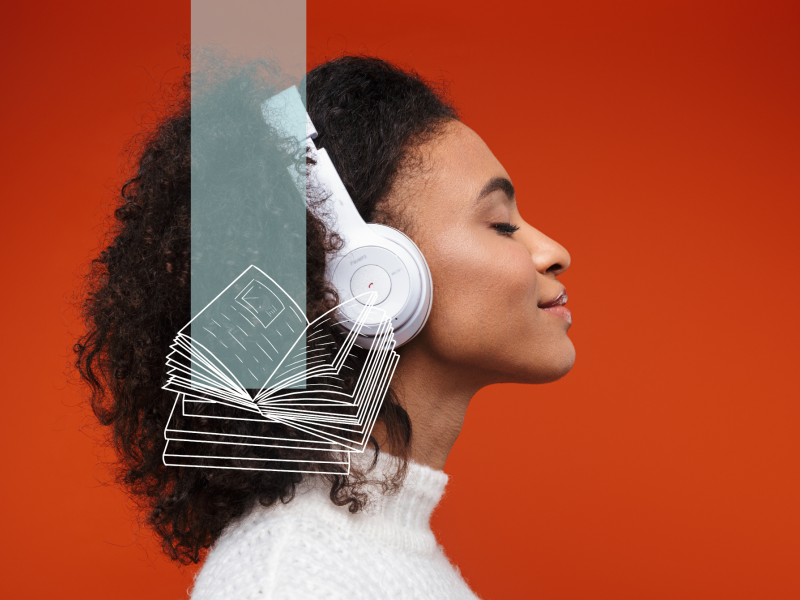 Billede af en kvinde med headset og en bog