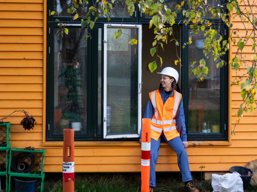 Maria Viftrup foran "Småtingsafdelingen"