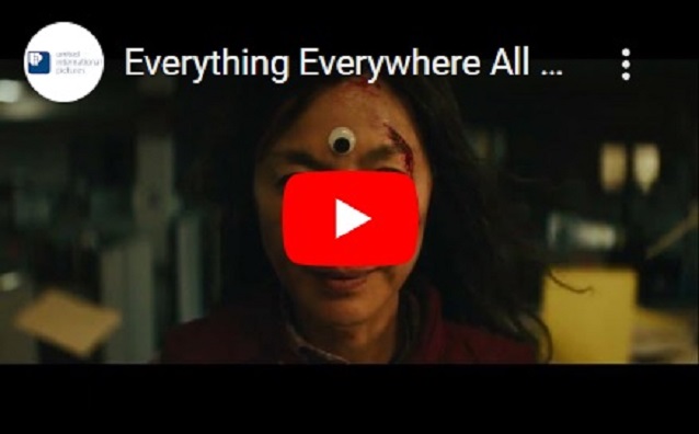 Se traileren til Everything Everywhere All At Once på youtube