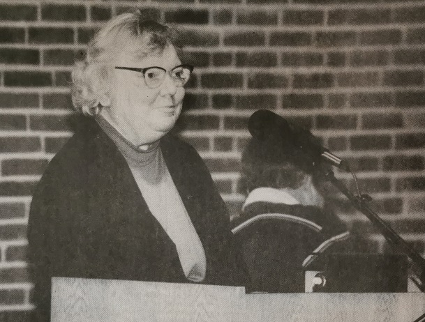 Lyrikeren på besøg hjemme på Vejle Bibliotek i 1994