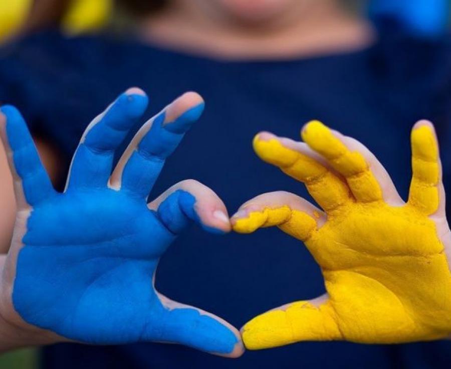 Ukrainsk hjerte formet med hænderne