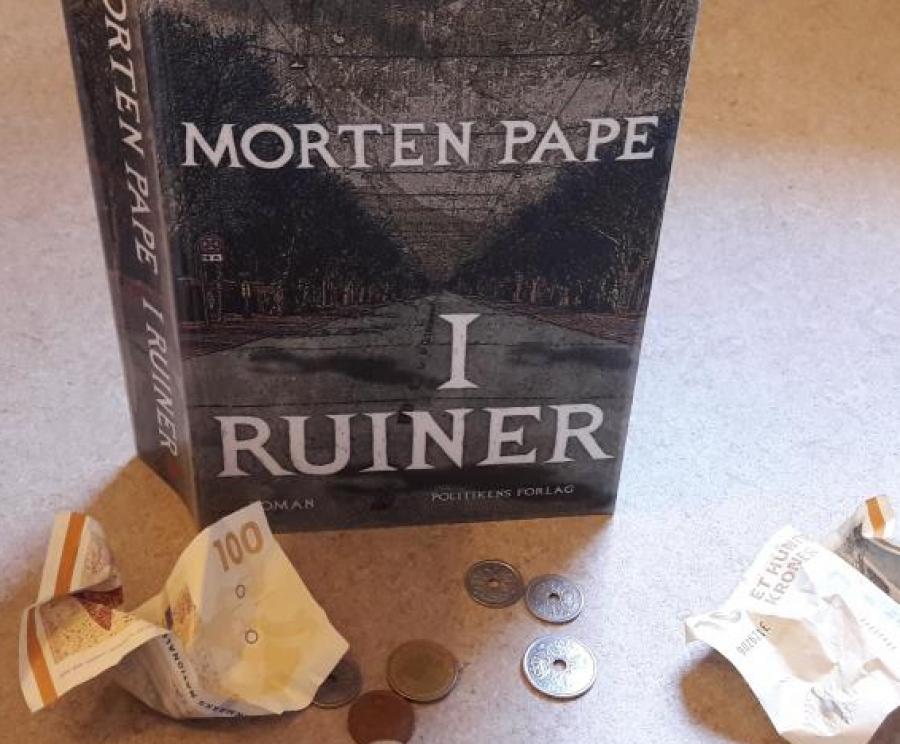 Forsiden af Morten Papes bog I ruiner