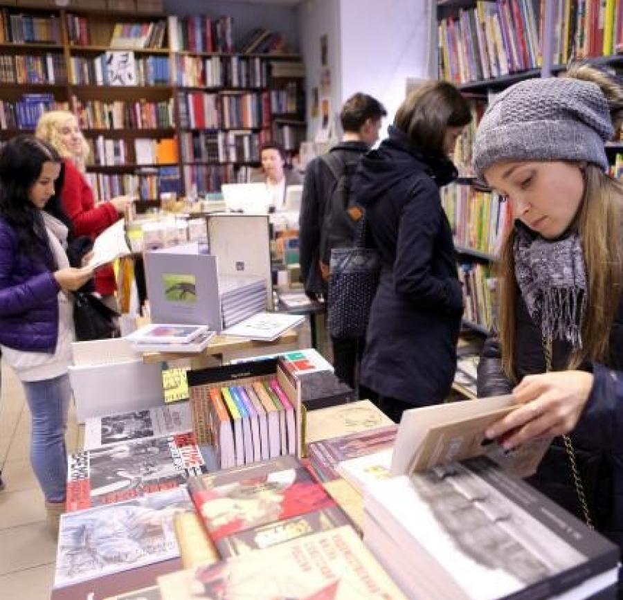 Unge russere i boghandel